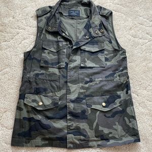 Love Tree camo long vest, size M